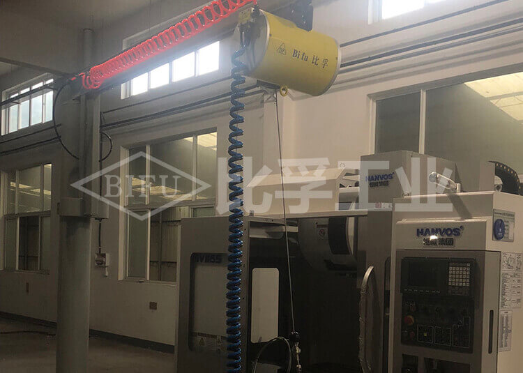 加工中心上下料氣動平衡吊案例